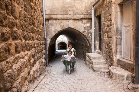 İstanbul Çıkışlı Mardin Midyat Diyarbakır 